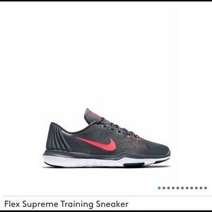 Nike Flex Supreme training sneaker NEW